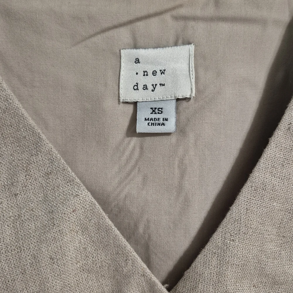 a new day Linen Blend Tan V-Neck Vest, NWOT - Picture 3 of 7